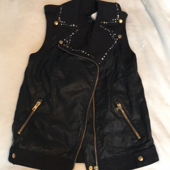‼️SOLD‼️black faux leather studded vest - Picture 6 of 9